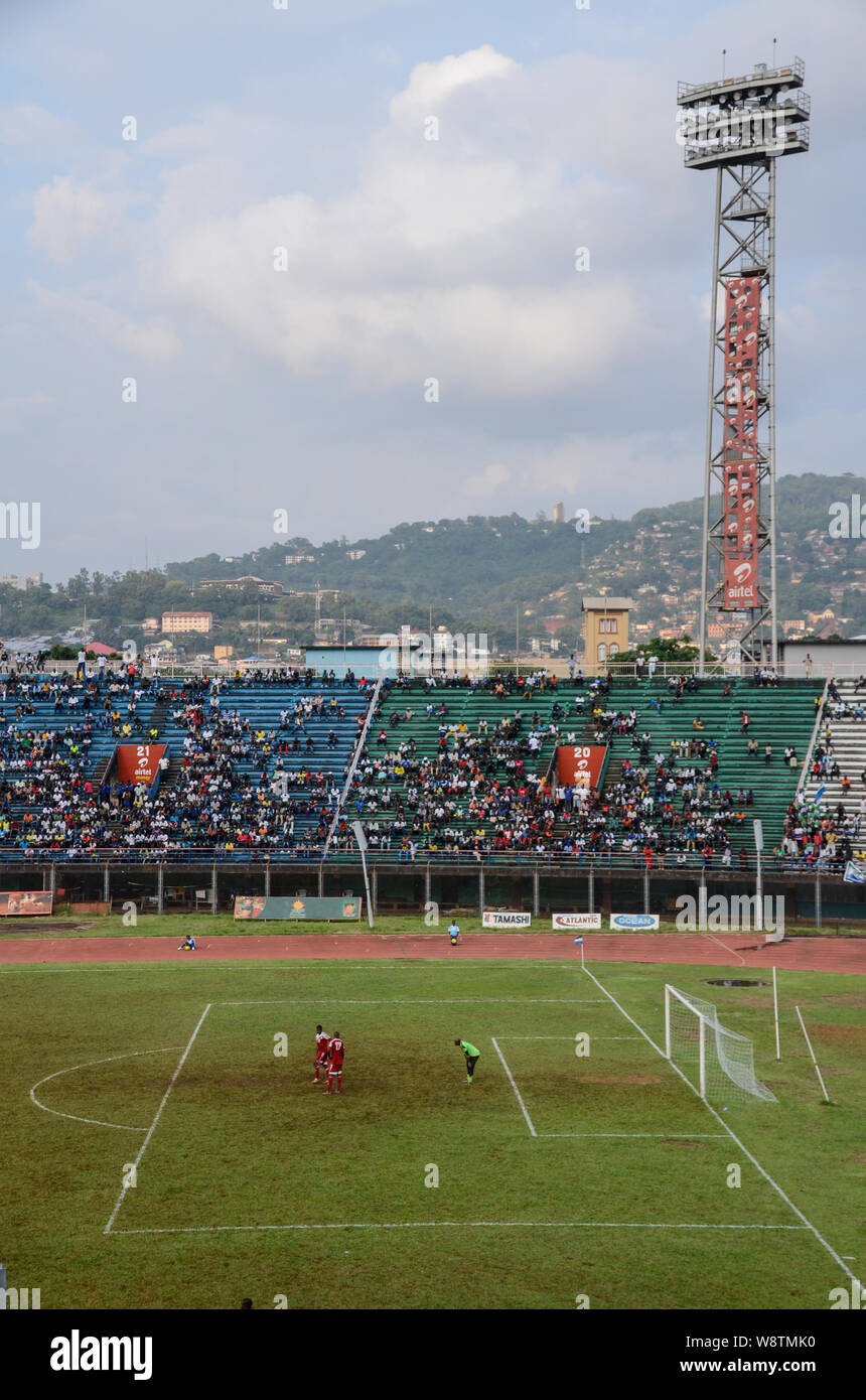 Internationale Fußballspiel in Freetown Sierra Leone vs Seychellen im Jahr 2014 Stockfoto