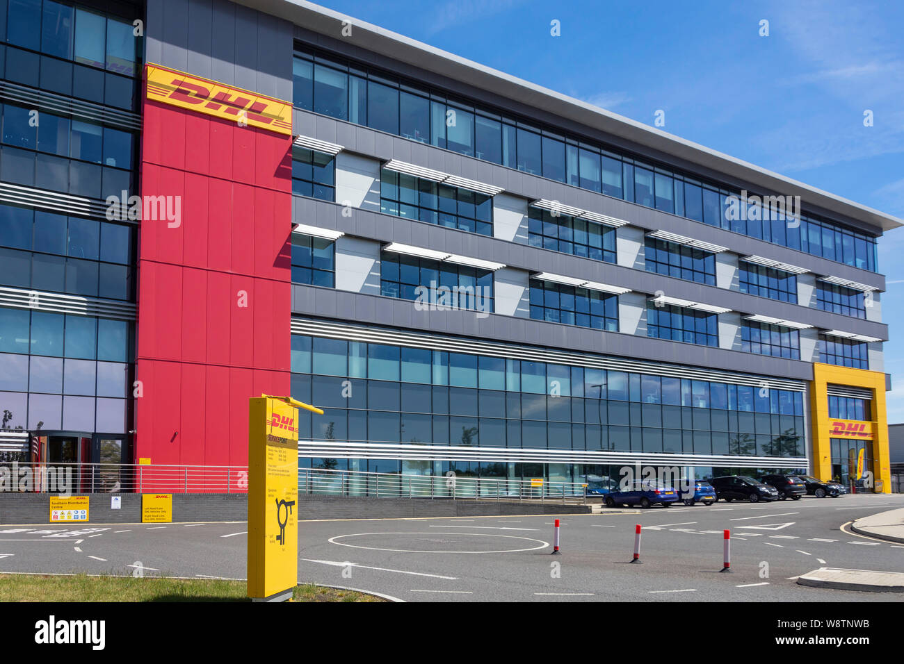 Eingang zu DHL Express Headquarters, südlichen Hub Unit 1, Horton Road, Poyle, Colnbrook, Berkshire, England, Vereinigtes Königreich Stockfoto