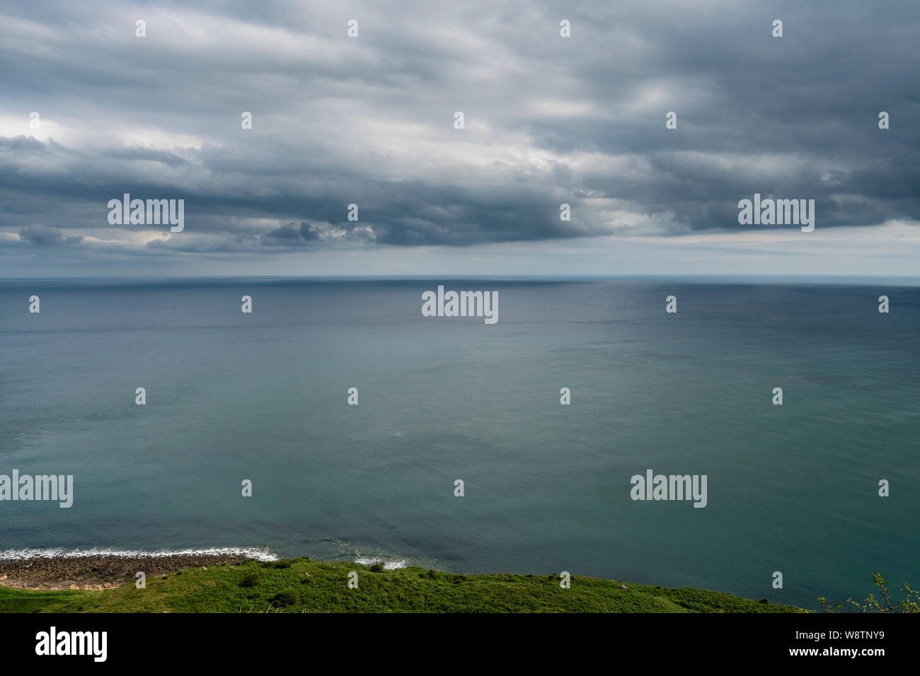 05/08/2019 Robin Hoods Bay, North Yorkshire, Großbritannien Wandern entlang der langen Fußweg von der Cleveland Weg zwischen Scarborough und Robin Hoods Bay Stockfoto