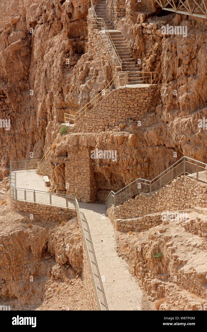 Gehweg an der Masada Ruinen - eine alte Festung am östlichen Rand der judäischen Wüste, Israel Stockfoto
