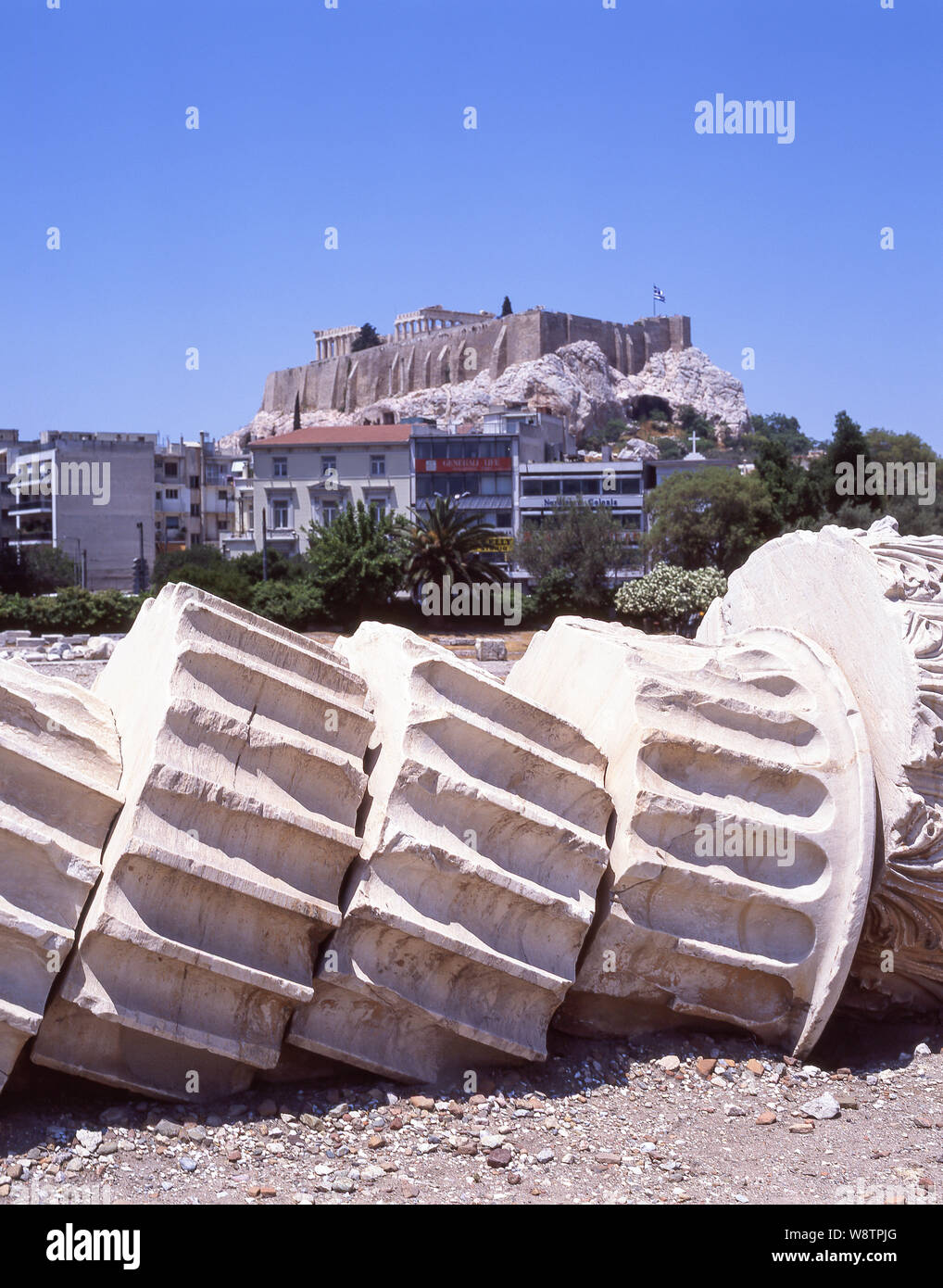 Blick auf die Akropolis vom Tempel des Olympischen Zeus, Athen (Athina), Athen, Griechenland Stockfoto