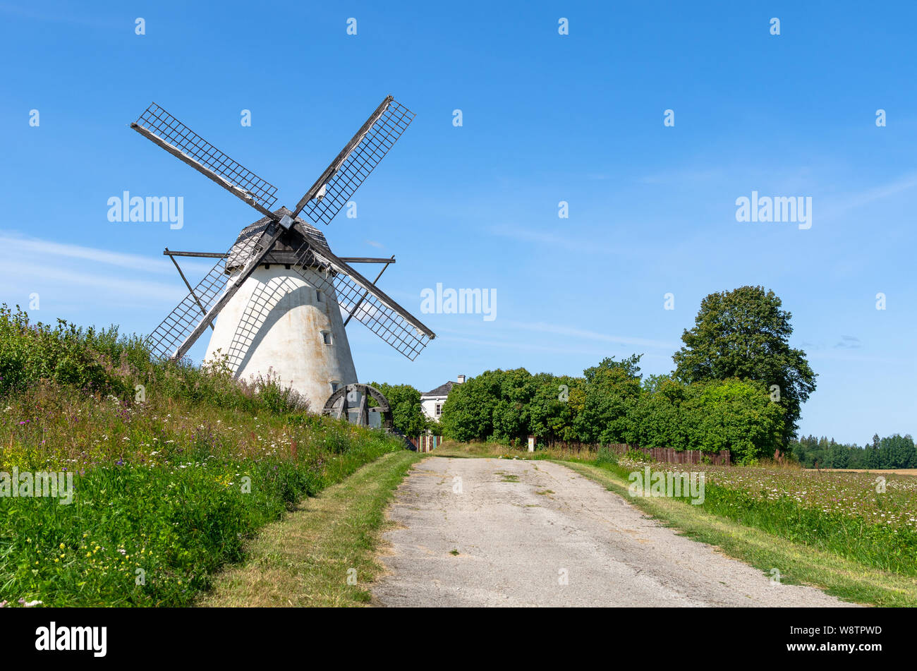 Seidla Manor Windmühle, eine holländische Windmühle in Albu, Estland Stockfoto