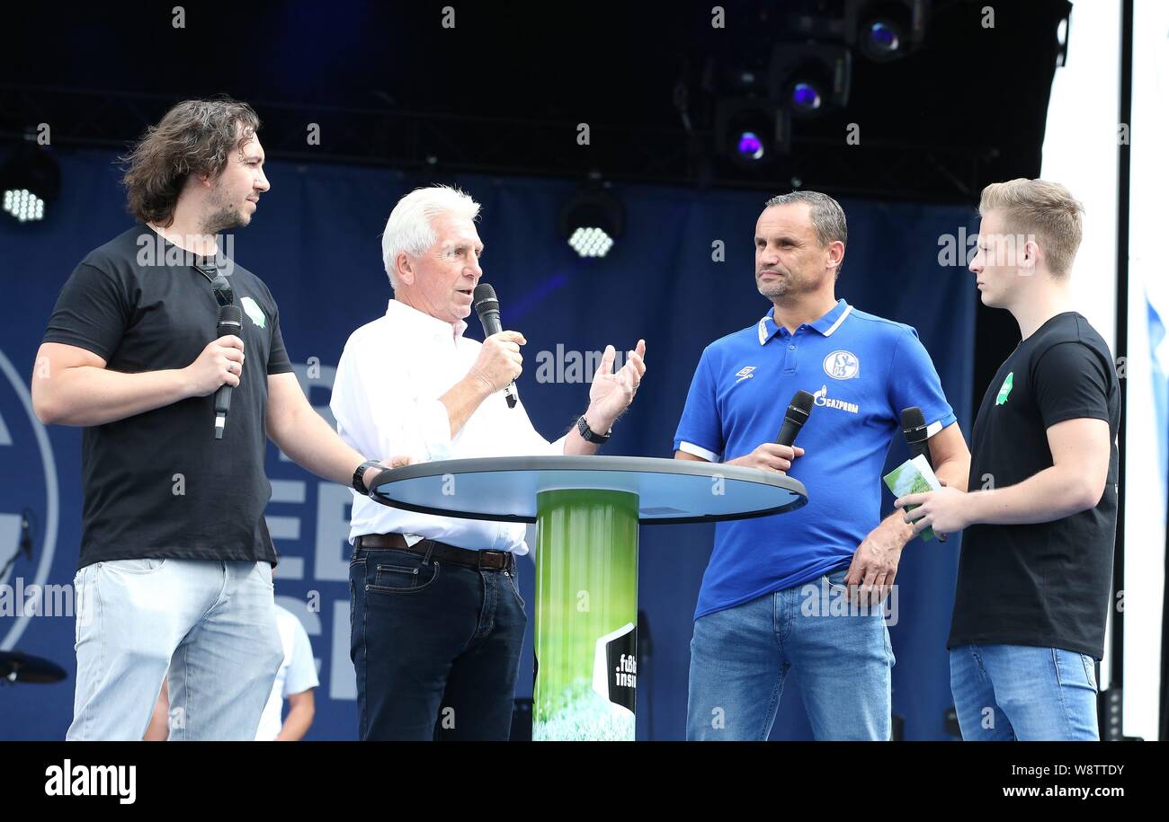 Gelsenkirchen, Deutschland. 11 Aug, 2019. firo: 11.08.2019 Fußball, Fußball: 1. Bundesliga, Saison 2019/2020 FC Schalke 04, Schalke Tag 2019, Tag der Familie Schalke Klaus Fischer, Martin Max, Interview, Fußball-Talk auf der Buhne | Verwendung der weltweiten Kredit: dpa/Alamy leben Nachrichten Stockfoto