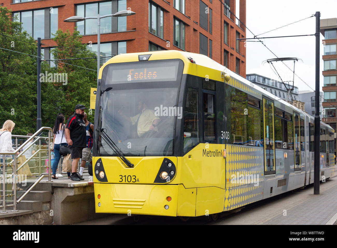 Metrolink U-Bahn am Bahnhof Piccadilly, Manchester, Greater Manchester, England, Vereinigtes Königreich Stockfoto
