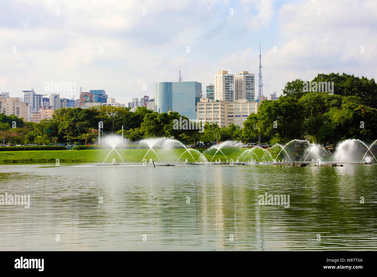 Panoramablick auf den Park Ibirapuera mit Sao Paulo Stadtbild, Brasilien Stockfoto