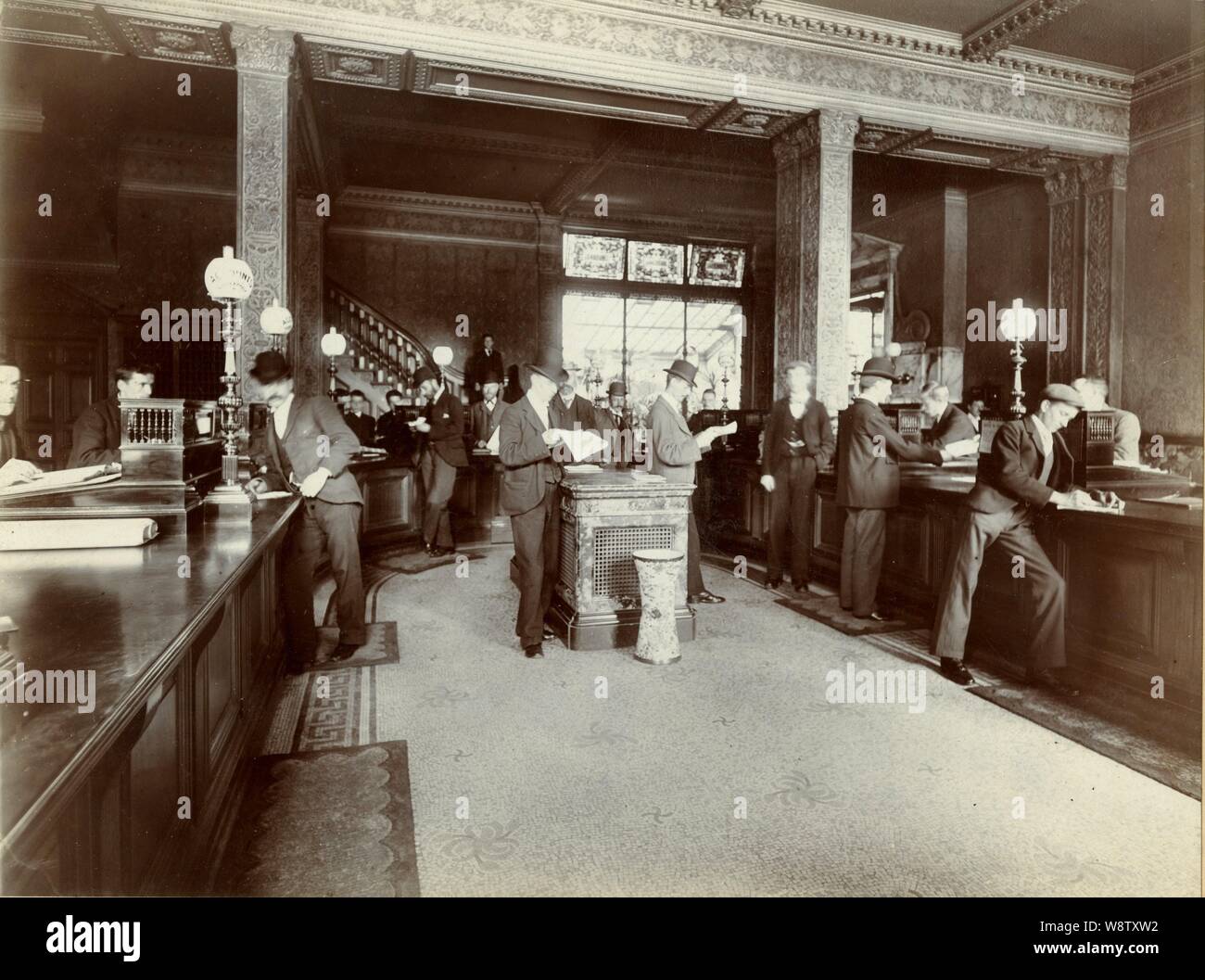 R.E. Ruddock, der Grand Studio auf, Newcastle Upon Tyne Übersicht Bilder von einem frühen R. Hacke & Co. Mechanische Zeitungsdruck drücken. Die Newcastle wöchentliche Chronik Büro und eine Bank. Stockfoto