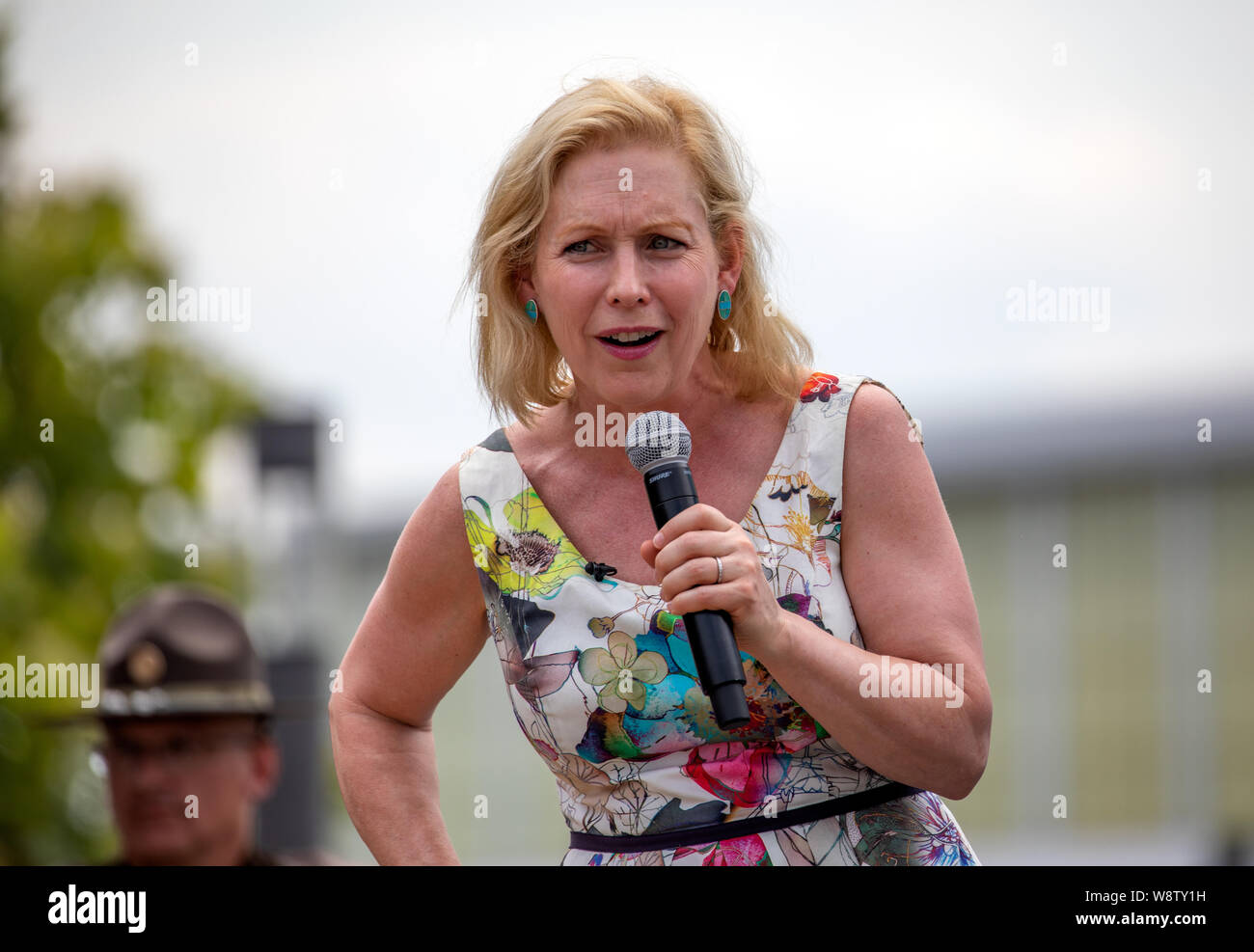 Des Moines, Iowa/USA - 10. August 2019: United States Senator und Demokratische Präsidentschaftskandidat Kirsten Gillibrand grüßt Unterstützer an der Iowa Stockfoto