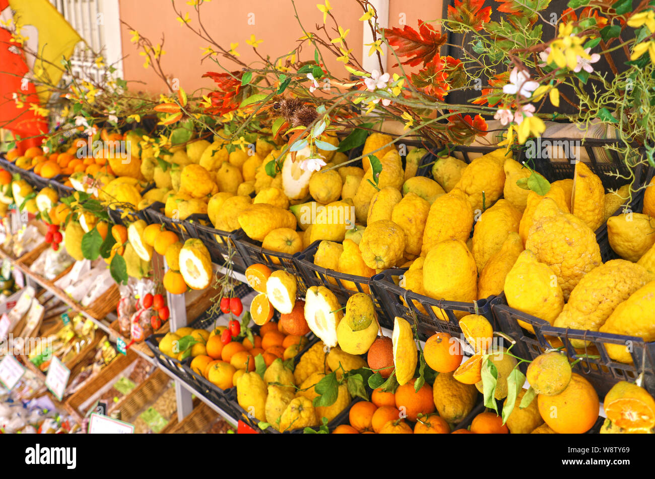 Traditionelle köstliche italienische Zitronen in Taormina, Sizilien, Italien Stockfoto
