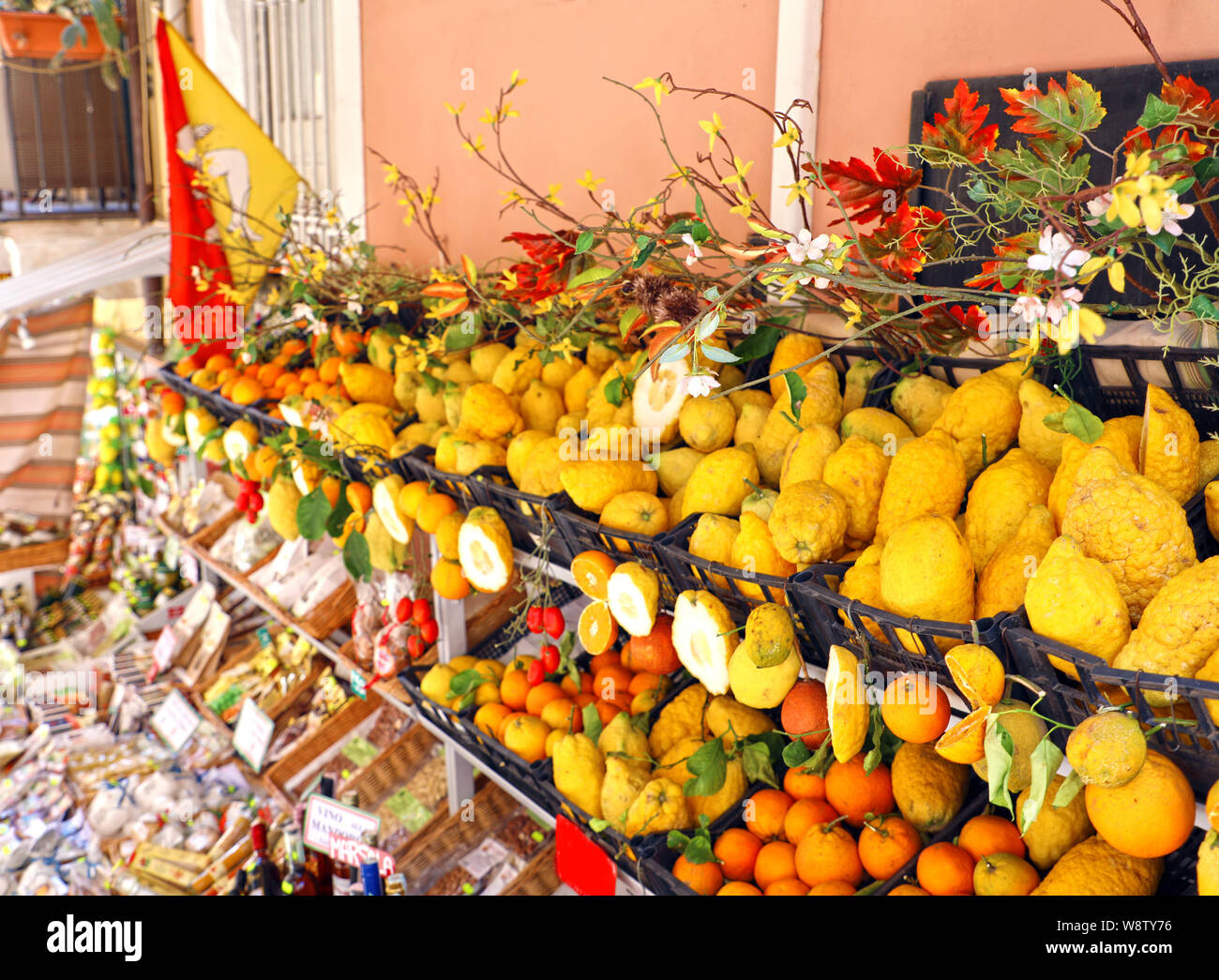 Traditionelle köstliche italienische Zitronen in Taormina, Sizilien, Italien Stockfoto