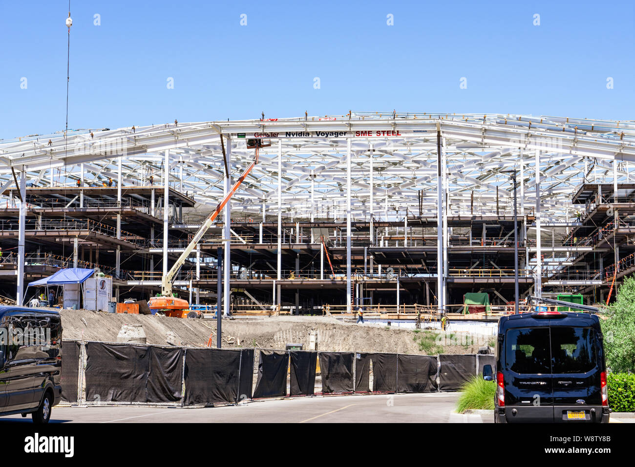 August 9, 2019 Santa Clara/CA/USA - Die neue, massive Nvidia Voyager Gebäude im Bau bei corporate campus der Firma im Silicon Valle Stockfoto