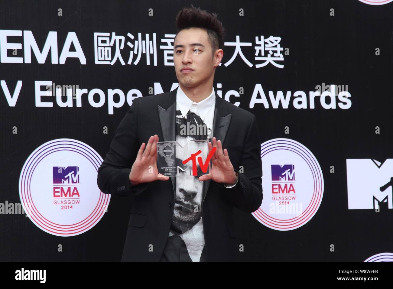 Taiwanesische signer Wilber Pan stellt während einer Pressekonferenz für die 2014 MTV Europe Music Awards in Taipei, Taiwan, 16. September 2014. Stockfoto