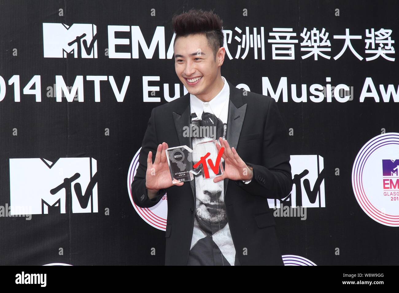Taiwanesische signer Wilber Pan stellt während einer Pressekonferenz für die 2014 MTV Europe Music Awards in Taipei, Taiwan, 16. September 2014. Stockfoto
