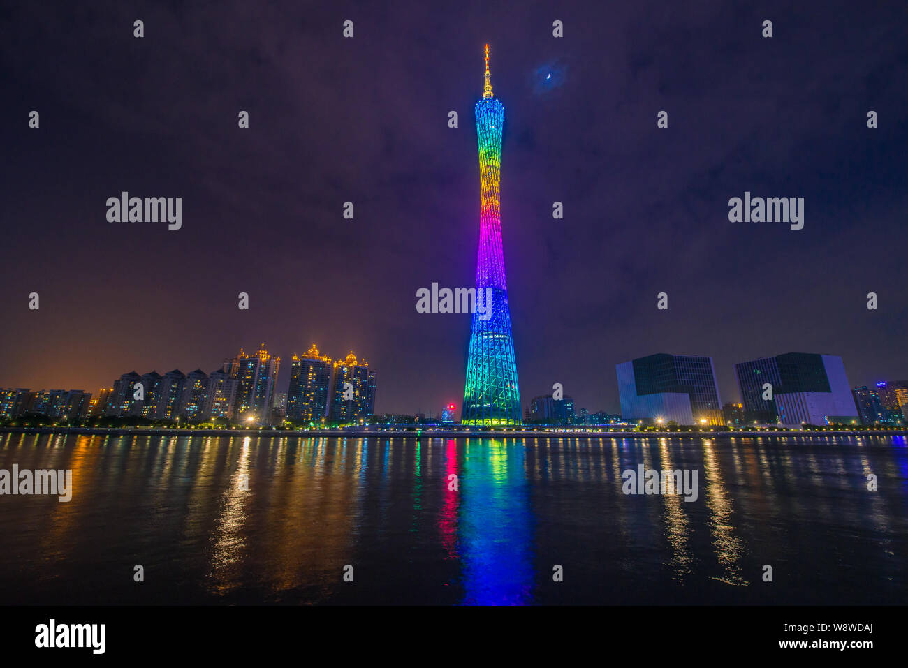 Nachtansicht des Canton Tower, Center und Hochhäuser in Zhuhai District, Guangzhou City, die südchinesische Provinz Guangdong, 30. Oktober 2014. Stockfoto