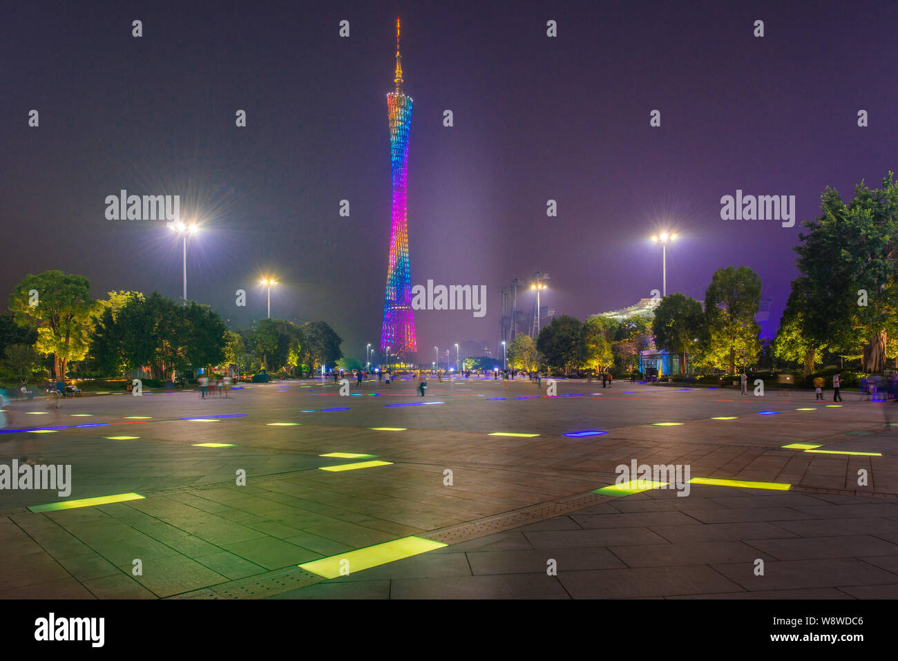 Nachtansicht des Canton Tower in Zhuhai District, Guangzhou City, die südchinesische Provinz Guangdong, 31. Oktober 2014. Stockfoto
