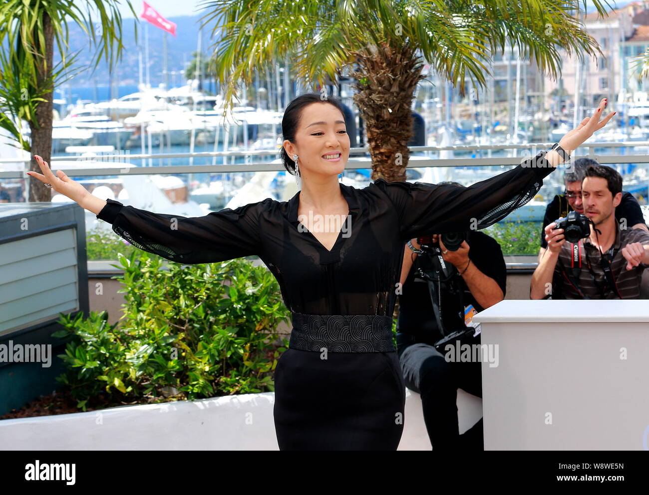 Chinesische Schauspielerin Gong Li stellt auf einer Pressekonferenz für ihren neuen Film, nach Hause zu kommen, während der 67. Filmfestival in Cannes Cannes, Frankreich, 20. Mai 201 Stockfoto