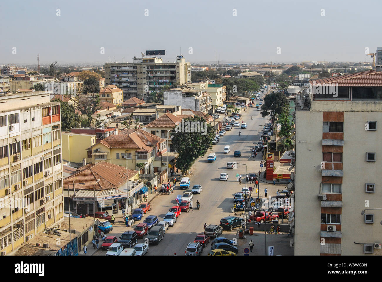 Antenne Angolas Hauptstadt Luanda belebten Straßen Stockfoto