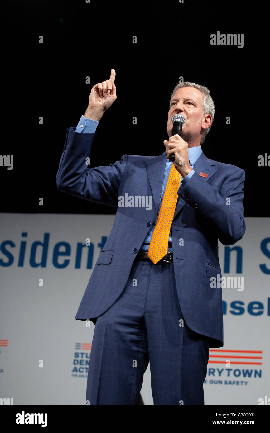 New York City Bürgermeister Bill De Blasio erscheint eine dringende Waffensicherung Präsidentenforum durch Everytown für Pistole Sicherheit gefördert, Mammen Nachfrage und Studenten fordern Maßnahmen auf die Iowa Events Center in Des Moines, Iowa. Stockfoto