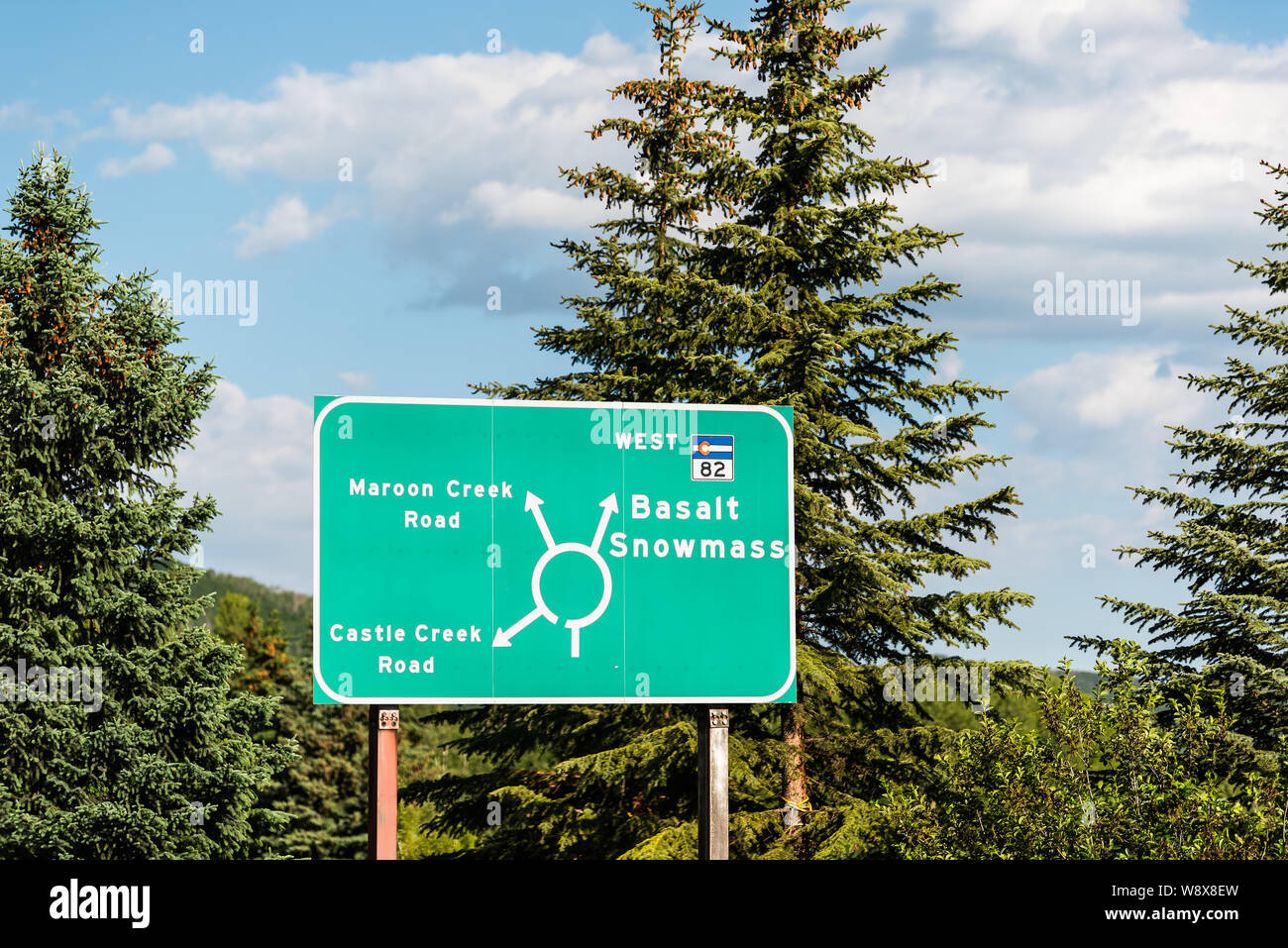 Aspen, USA Stadt in Colorado mit Kreisverkehr Schild für Schloss und Maroon Creek und Basalt Snowmass Stockfoto