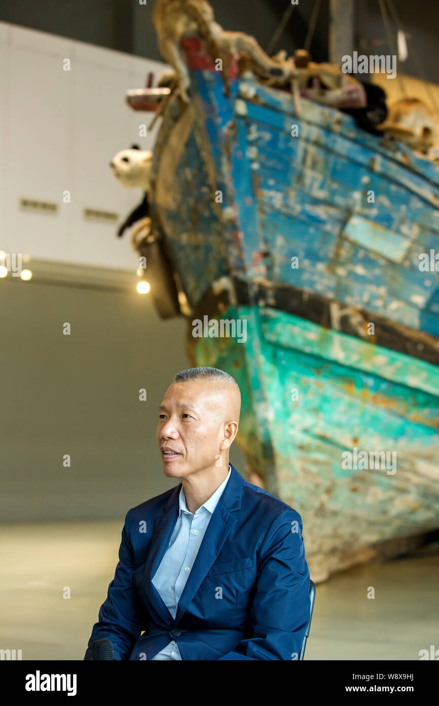 Der chinesische Künstler Cai Guoqiang wird dargestellt, während einer Pressekonferenz für die Öffnung der Cai Guqiang: Die neunte Welle Ausstellung im Kraftwerk von Ar Stockfoto
