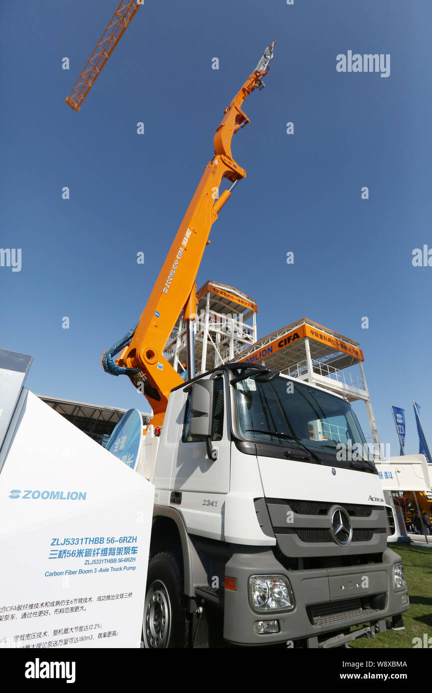 Ein Carbonfaser-galgen 3-axie Lkw-Pumpe ist auf dem Stand von zoomlion während der 7. Internationalen Fachmesse für Baumaschinen, Buildi angezeigt Stockfoto