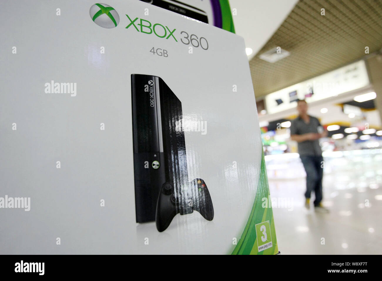 ---- Eine Microsoft XBOX 360 Spielkonsole ist zum Verkauf an einer in einer digitalen Produkte Mall in Shanghai, China, 29. Mai 2014. China Telecom Corp Ltd. Stockfoto