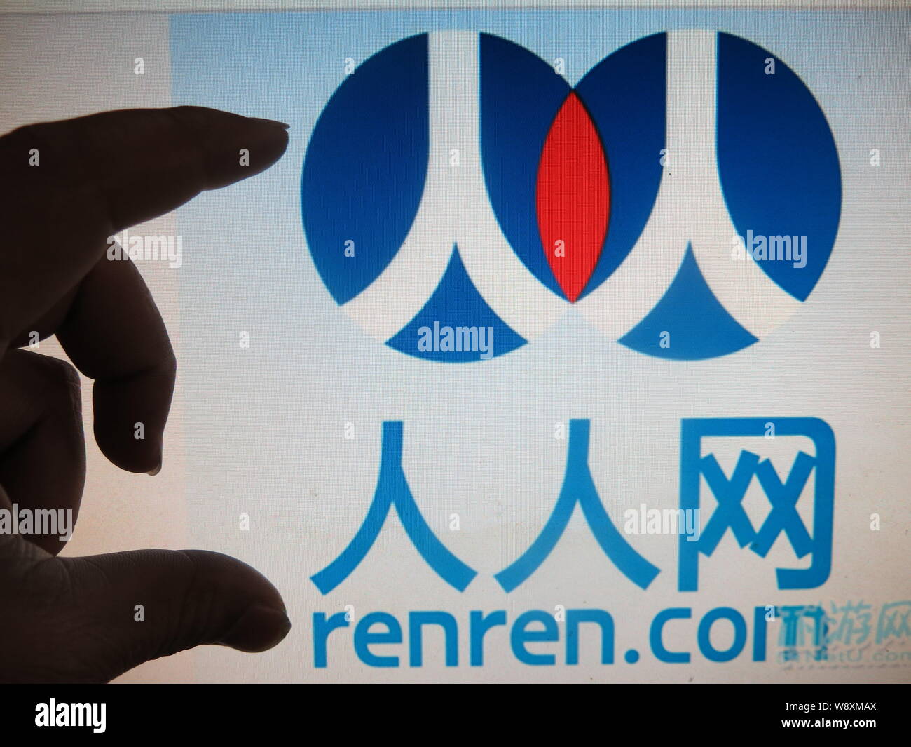 ---- Einen chinesischen Netizen durchsucht die Website von Online Social Networking Site renren.com in Chongqing, China, 24. Mai 2014. Renren, das soziale Netz Stockfoto