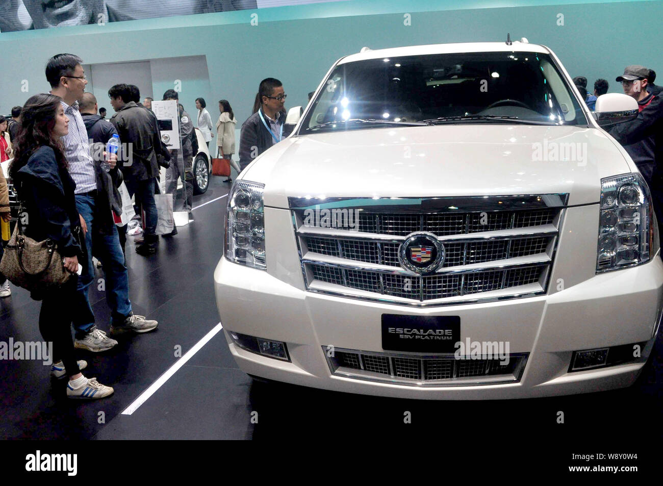 2020 Cadillac Escalade V Ext Esv Performance and New Engine 2020 Cadillac Escalade V Ext Esv Performance and New Engine
