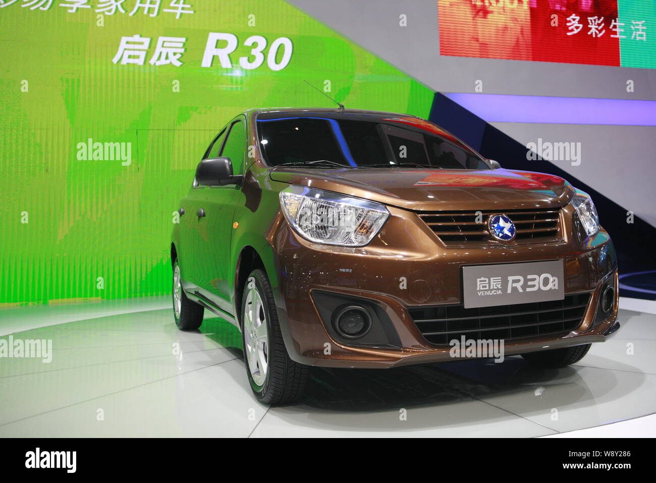 Eine Venucia R 30 von Dongfeng Nissan wird auf dem Display während der 13 Beijing International Automotive Exhibition, die auch als Auto China 2014 bekannte gesehen, Namen Stockfoto