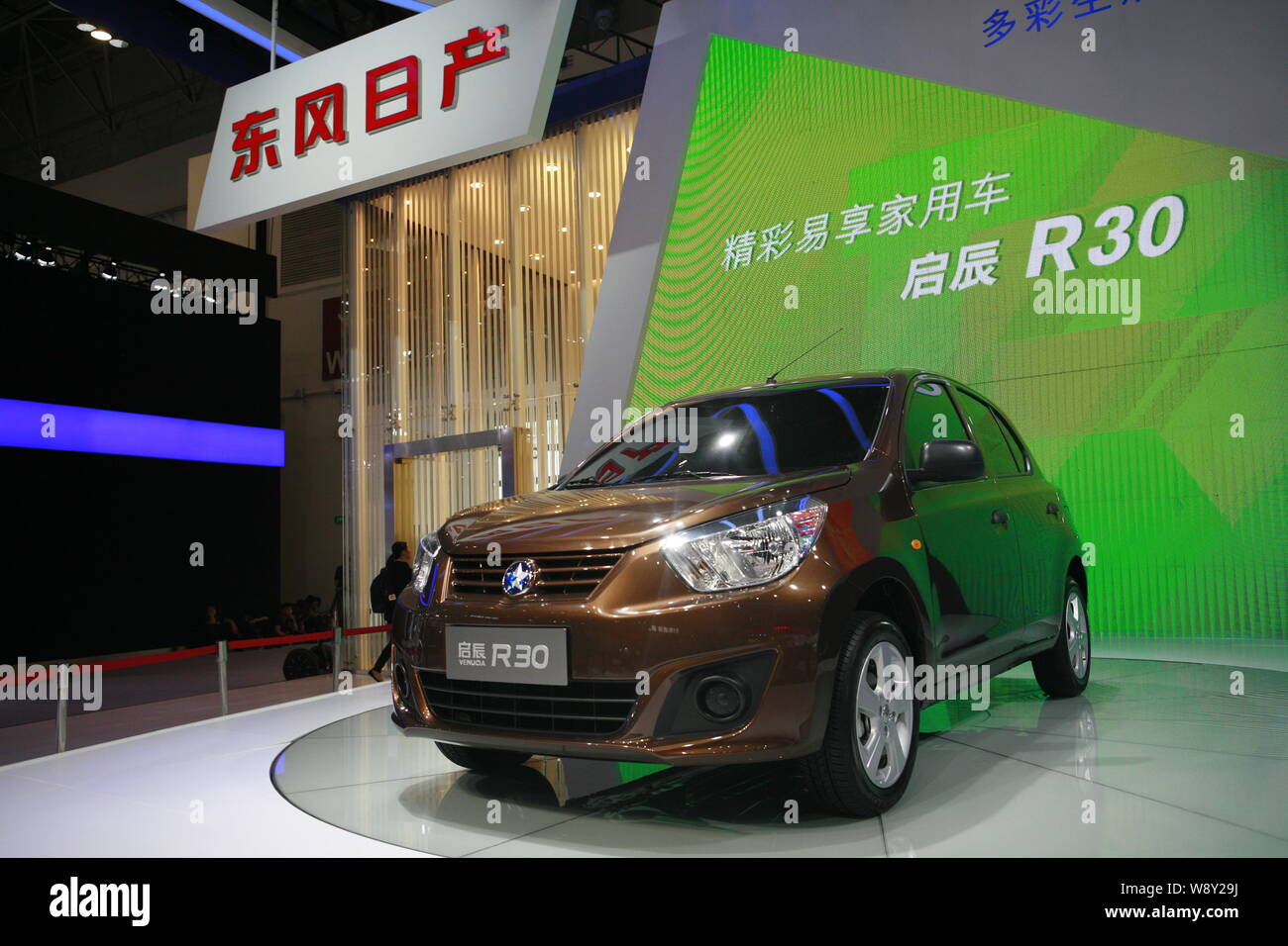 Eine Venucia R 30 von Dongfeng Nissan wird auf dem Display während der 13 Beijing International Automotive Exhibition, die auch als Auto China 2014 bekannte gesehen, Namen Stockfoto