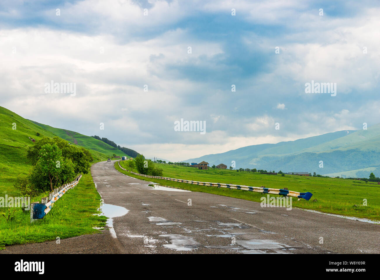 Landschaft von Armenien kostenlos Auto Trail in den malerischen Bergen Stockfoto