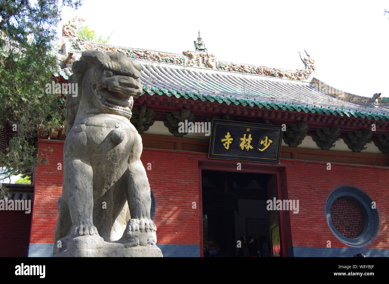 ---- Blick auf den Shaolin Tempel auf dem Berg Songshan in Dengfeng City, Central China Provinz Henan, 13. April 2013. Der sagenumwobenen Shaolin Tempel, sagte Stockfoto