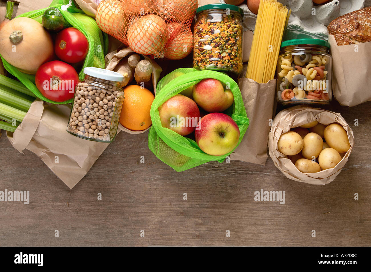 Gesunde Ernährung und Null Abfall shopping Konzept. Kunststoff frei. Ansicht von oben mit der Kopie. Stockfoto