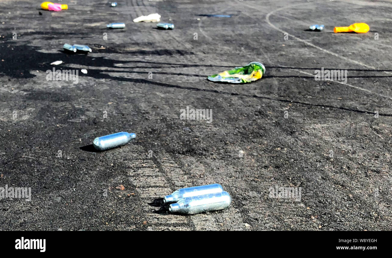 Ballons mit lachgas -Fotos und -Bildmaterial in hoher Auflösung – Alamy