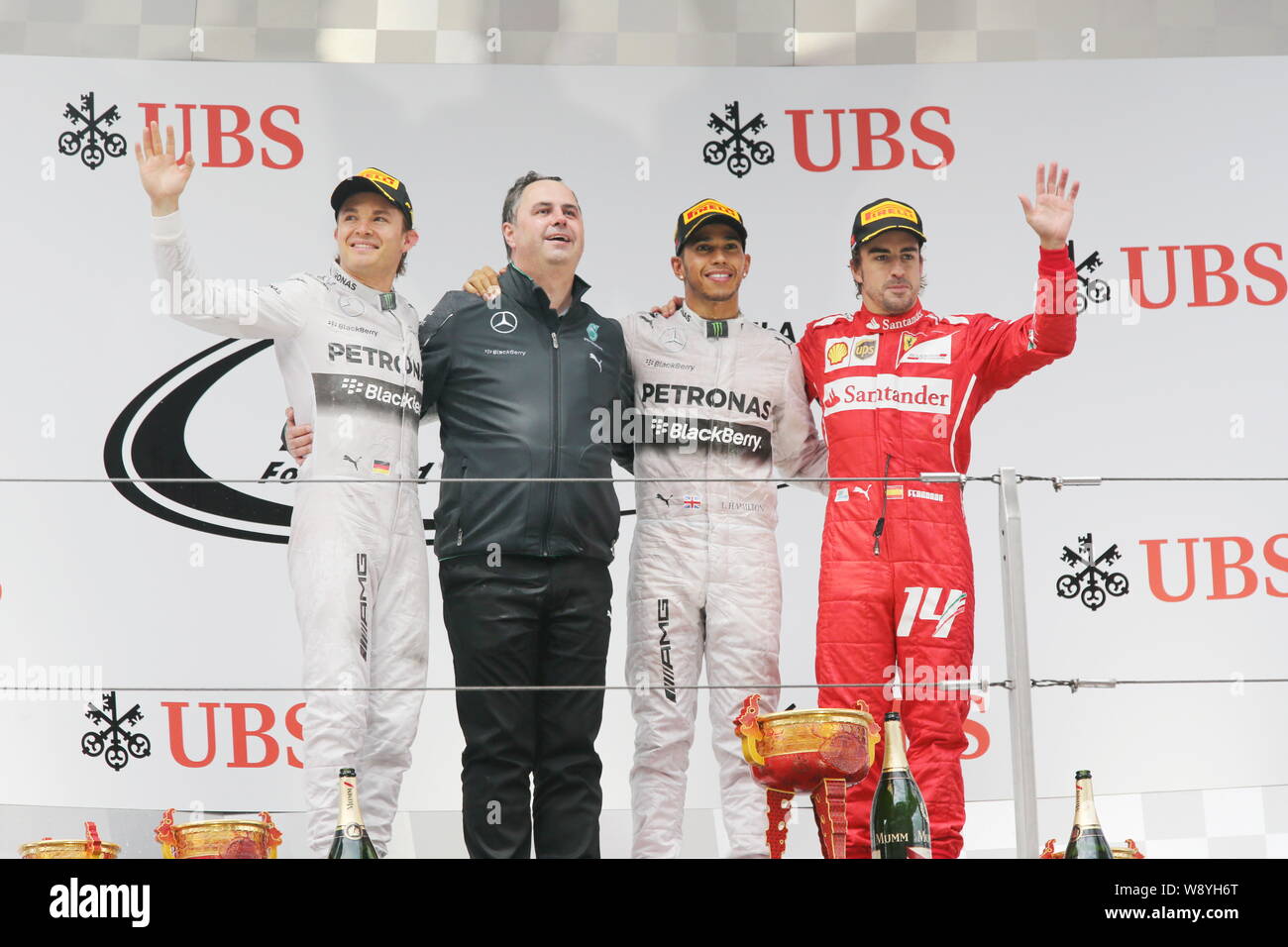 (Von links) Deutschen F1-Fahrer Nico Rosberg, Sporting Director Ron Wiesen und britischen F1-Pilot Lewis Hamilton von MERCEDES AMG PETRONAS-F1-Teams, und Sp Stockfoto