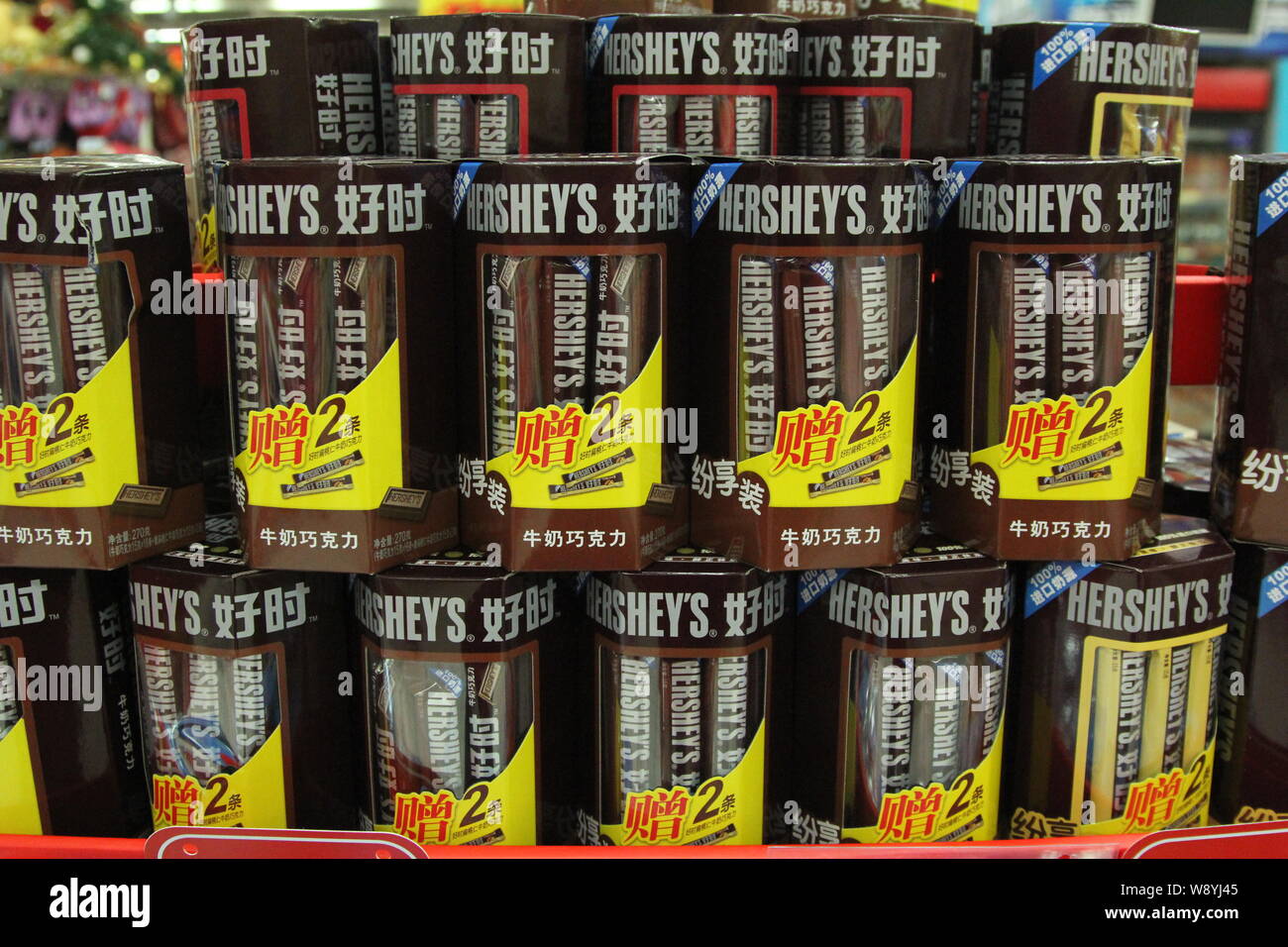 ------ Flaschen Hersheys chocolate sind für den Verkauf in einem Supermarkt in Shanghai, China, 21. Januar 2014. Die Hershey Company, einem globalen süße Teekocher, Stockfoto