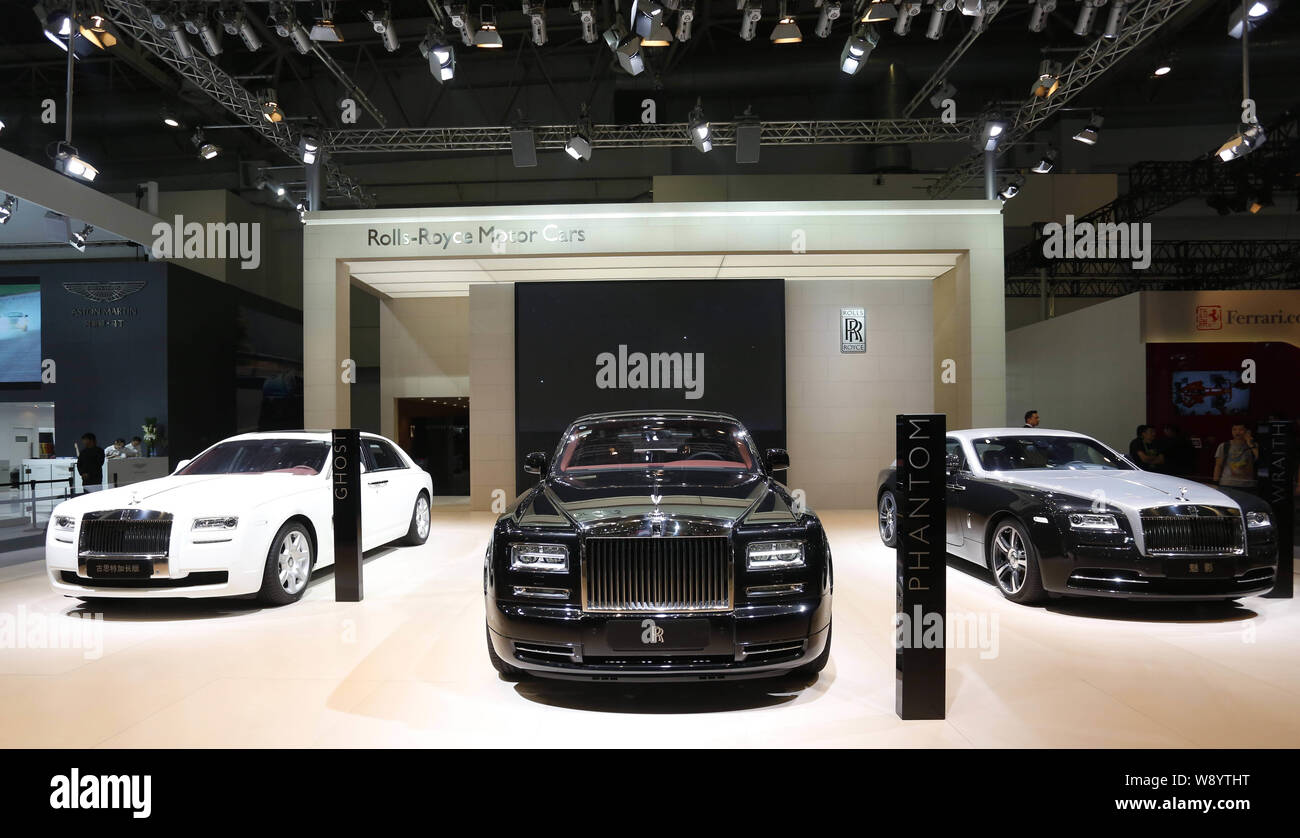 ---- (Von links) Ein Rolls-Royce Ghost verlängerten Radstand, einem Rolls-Royce Phantom Pinnacle Reisen und ein Rolls-Royce Wraith Limousine werden angezeigt du Stockfoto