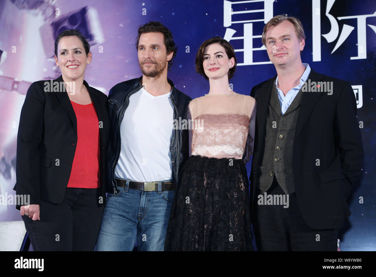 (Von links) Der britische Filmproduzent Emma Thommas, amerikanische Schauspieler Matthew McConaughey, Schauspielerin Anne Hathaway und britischen Regisseur Christopher Nolan Stockfoto