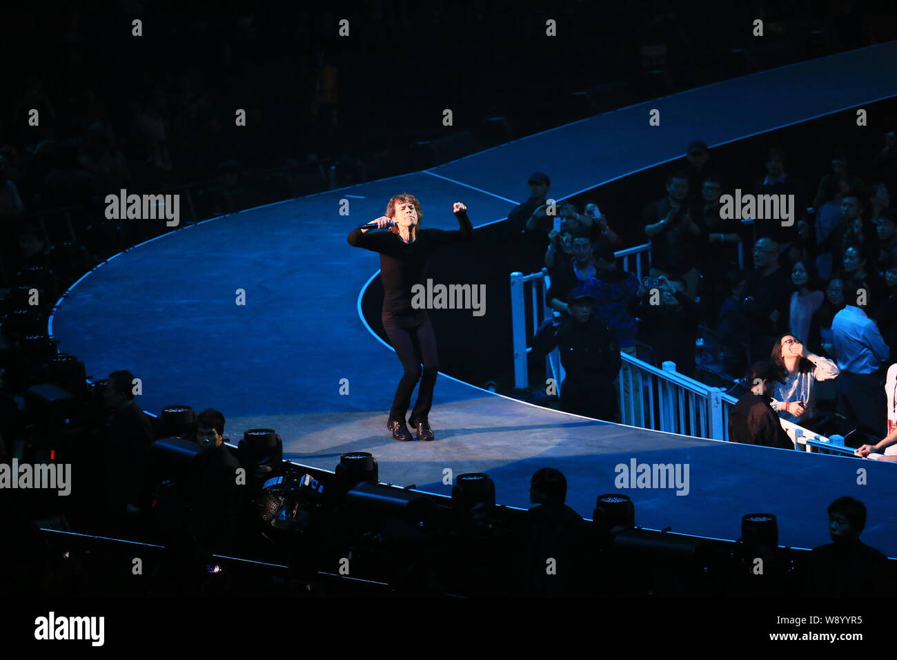 Mick Jagger der englischen Band The Rolling Stones führt auf dem Konzert ihrer World Tour, 14 auf Feuer, in Shanghai, China, 12. März 2014. Stockfoto