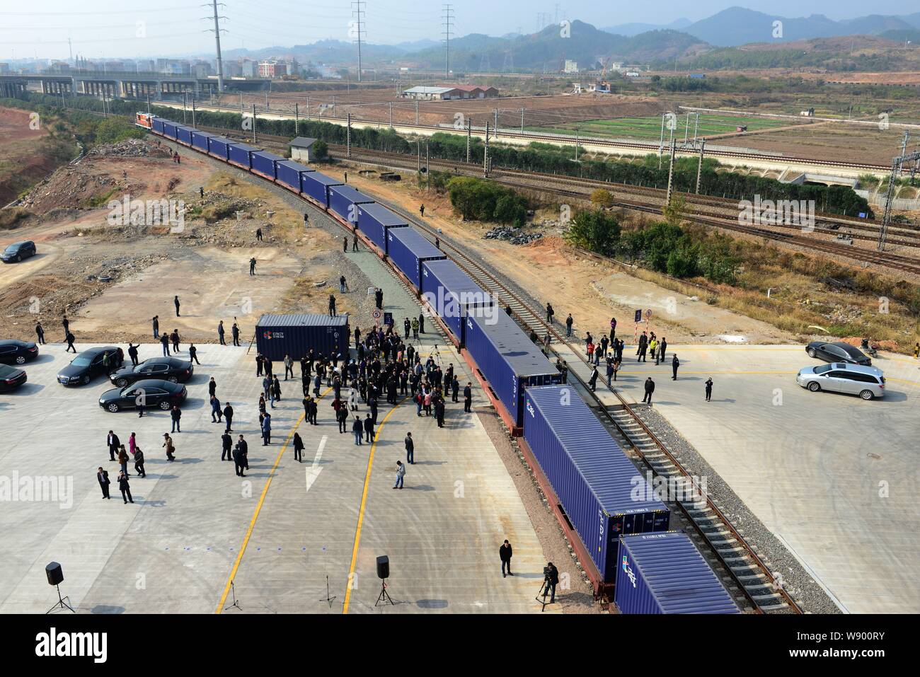 Die erste YXE international container Zug zwischen Istanbul und Madrid Reisen fährt von einem Container Terminal in Fuzhou City, East China Zhejiang p Stockfoto
