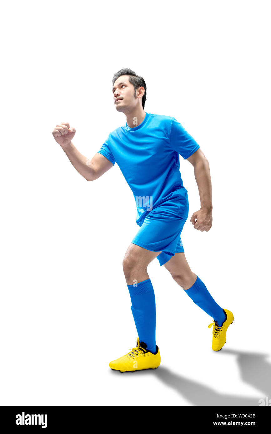 Asian Football Player Mann laufen auf weißem Hintergrund Stockfoto