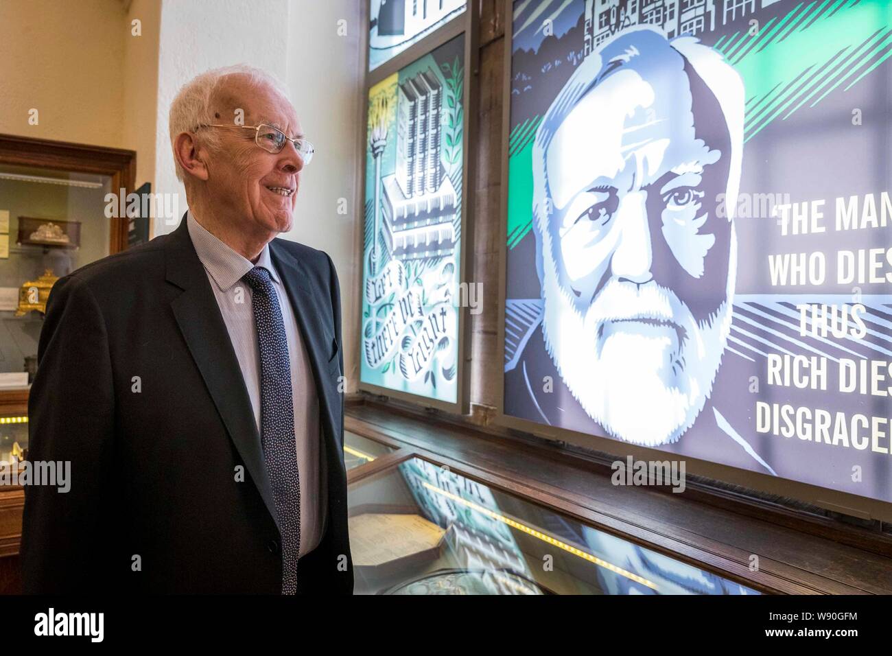 Dunfermline, UK. 12 Aug, 2019. Sir Ian Wood hat angekündigt worden als eines der Empfänger der Carnegie Medal der Philanthropie in der Carnegie Birthplace Museum in Dunfermline. Die anderen Medaillengewinner, die auch Ihre Auszeichnungen im Rahmen einer Feierstunde in New York im Oktober erhalten, sind Anne G Earhart, Mellody Hobson und George Lucas, Marie - Josee und Henry Kravis, Morton R L Mandel, Robert F Smith und Dr. Leonard Abschleppen. Im Bild: Sir Ian Wood an der Carnegie Birthplace Museum Credit: Rich Dyson/Alamy leben Nachrichten Stockfoto