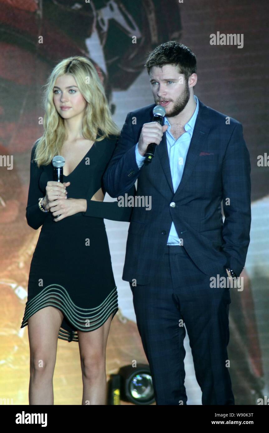 Die amerikanische Schauspielerin Nicola Peltz, Links, und Iren - amerikanische Schauspieler Jack Reynor nehmen an der Premiere für ihren Film, Transformatoren: Alter vom Aussterben bedroht, während Stockfoto