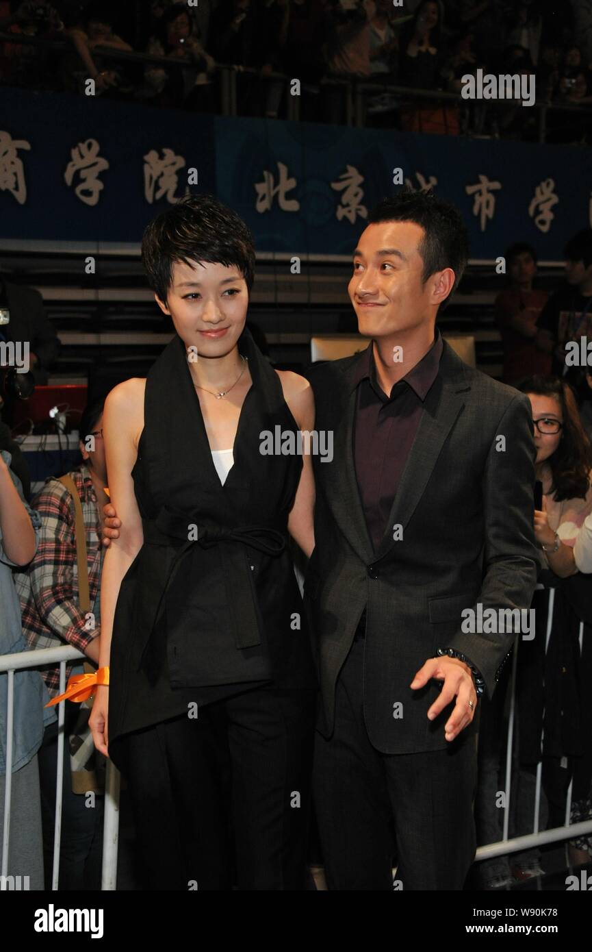 ------ Chinesische Schauspieler Wen Zhang, rechts, und seine Schauspielerin Frau Ma Yili Teilnahme an der Abschlussveranstaltung des 19 Beijing Student Film Festival in Peking, Stockfoto