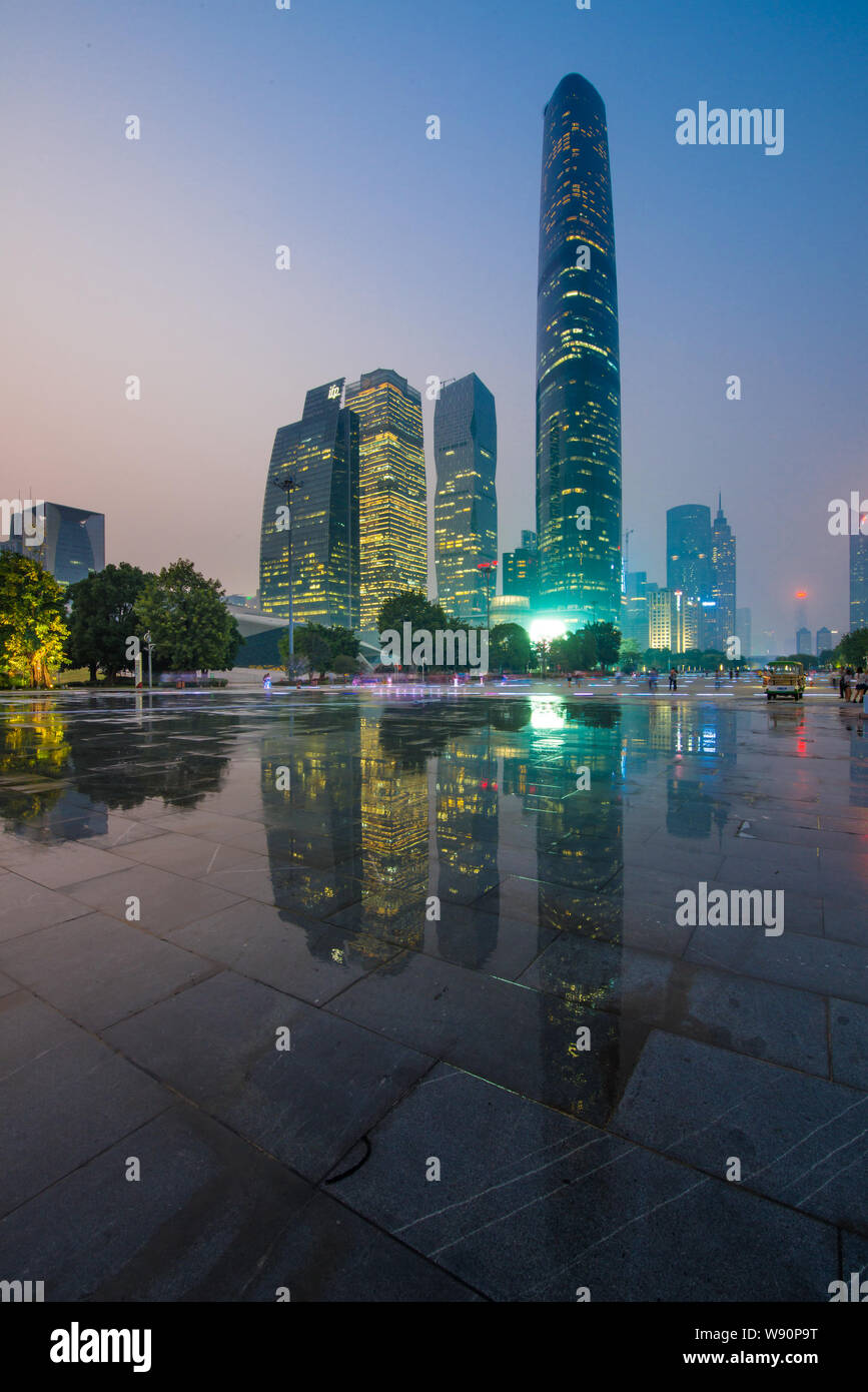Ansicht der Guangzhou International Finance Center Tower, dem höchsten und andere Wolkenkratzer und Hochhäuser in Zhujiang New Town, Guangzhou City, Stockfoto
