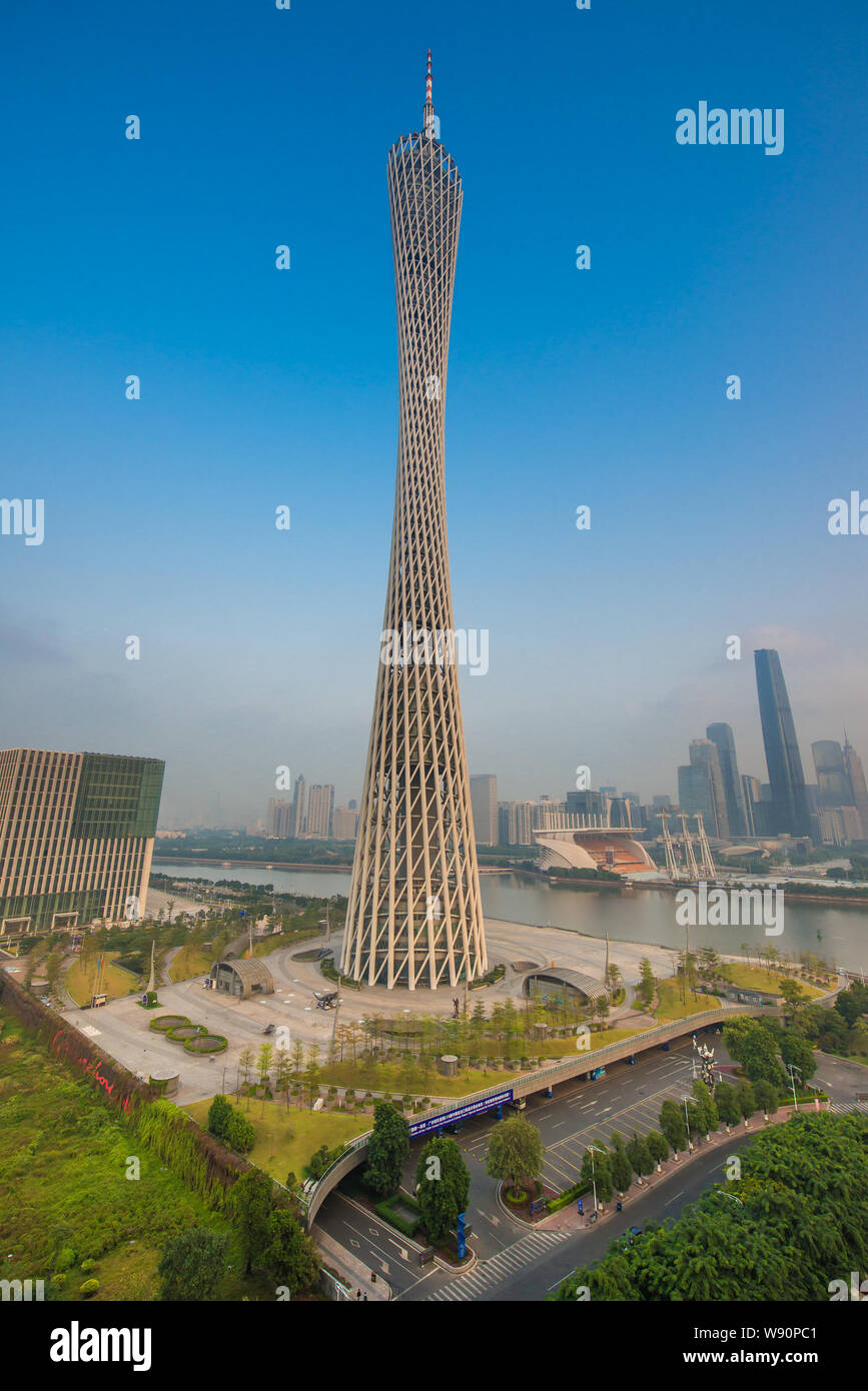 Blick auf die Canton Tower in Zhuhai District, Guangzhou City, die südchinesische Provinz Guangdong, 31. Oktober 2014. Stockfoto