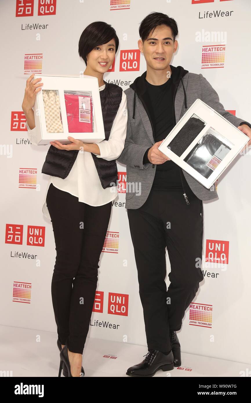 Taiwanesische Schauspielerin Gwei Lun-Mei, Links, und Schauspieler Vic Zhou Pose auf einer Werbeveranstaltung für Uniqlo in Taipei, Taiwan, 31. Oktober 2014. Stockfoto