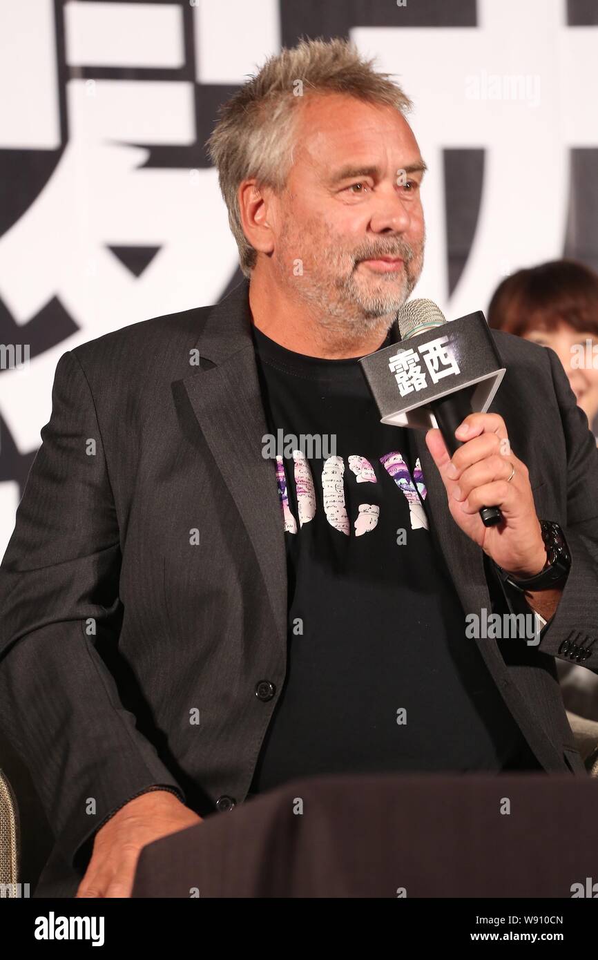 Der französische Regisseur Luc Besson besucht eine Pressekonferenz für seinen Film, Lucy, in Taipei, Taiwan, 19. August 2014. Stockfoto