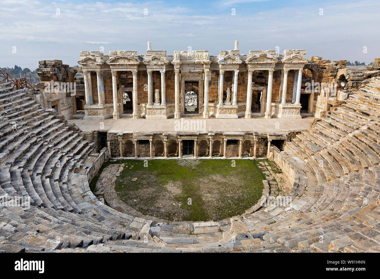 Römisches Amphitheater in den Ruinen von Hierapolis, in Pamukkale, Türkei. Stockfoto