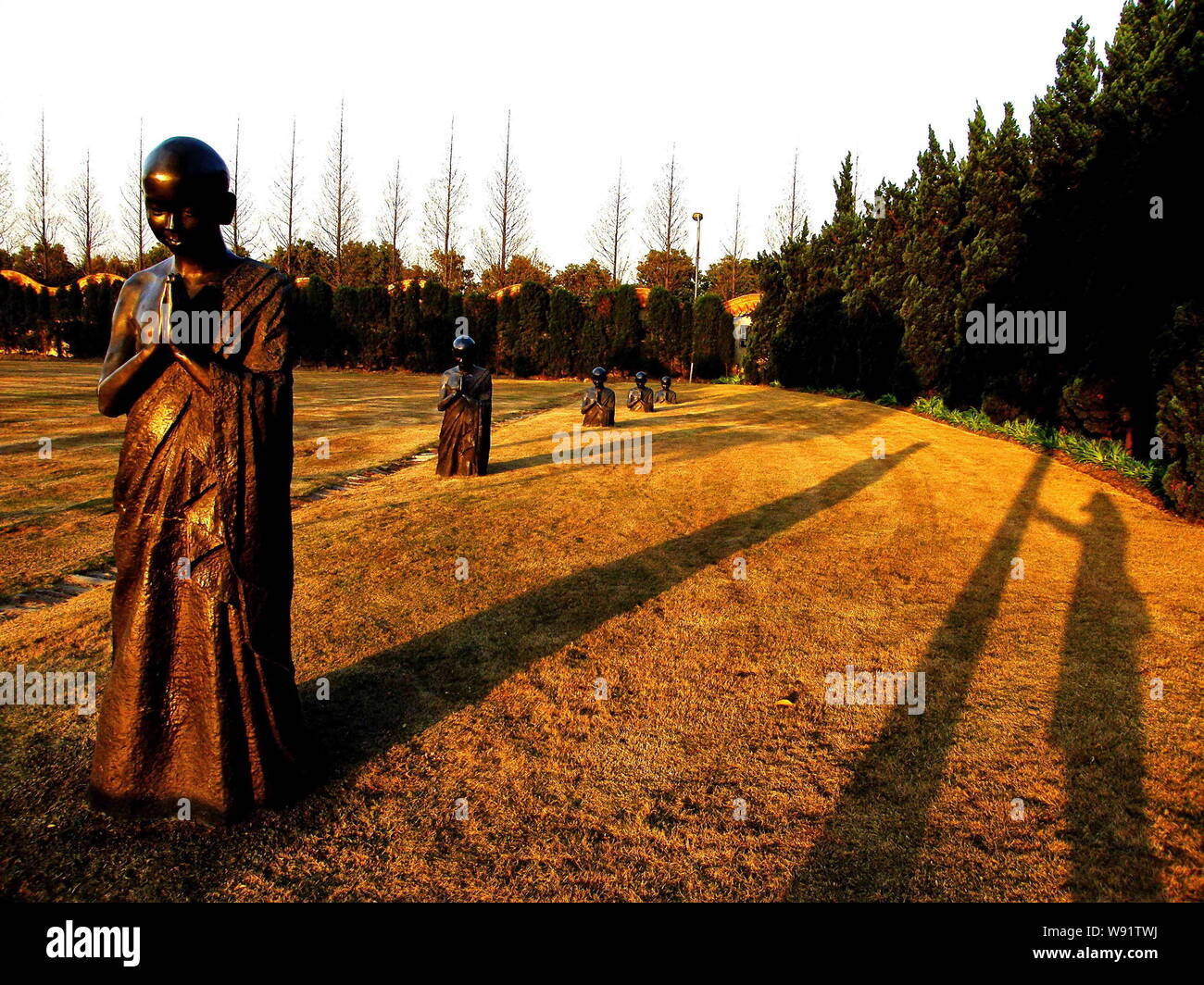 ---- Blick auf die Skulpturen auf einem Friedhof der Fu Shou Yuan Gruppe in Shanghai, China, 29. März 2009. Chinesische Funeral Services Provider Fu Shou Yuan Gro Stockfoto