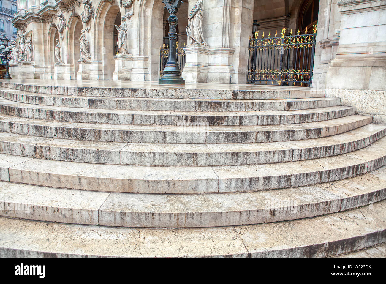 Architektur details Marmor Treppe der Oper von Paris. Stockfoto